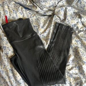 Sleek Black Faux Leather Leggings with Ribbed Accents